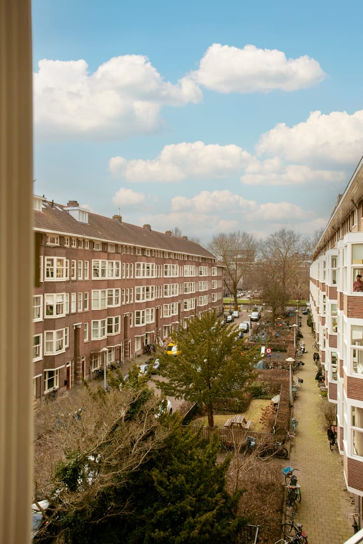 Photo 9 of Sassenheimstraat 54-3