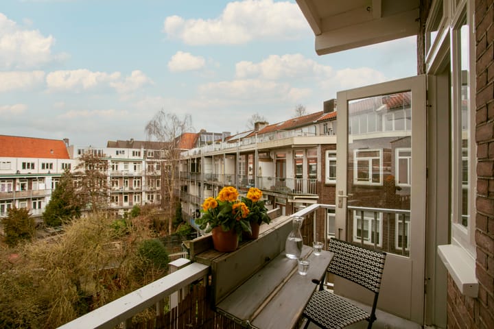 Photo 14 of Sassenheimstraat 54-3