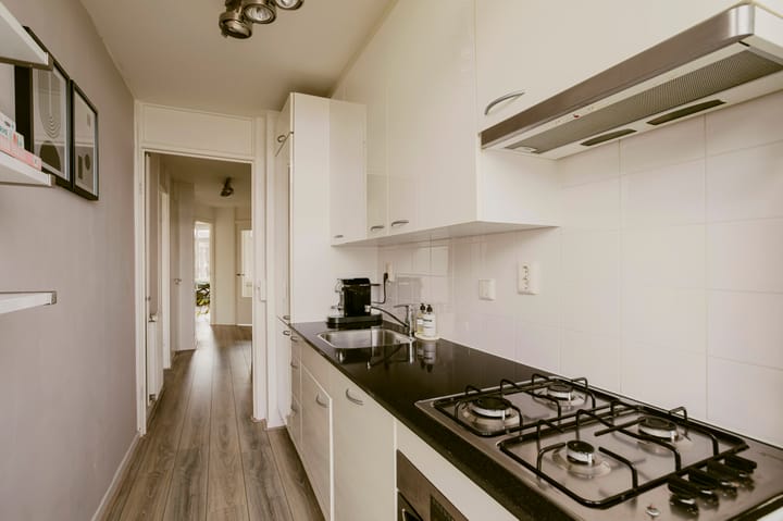 Photo 15 of Sassenheimstraat 54-3