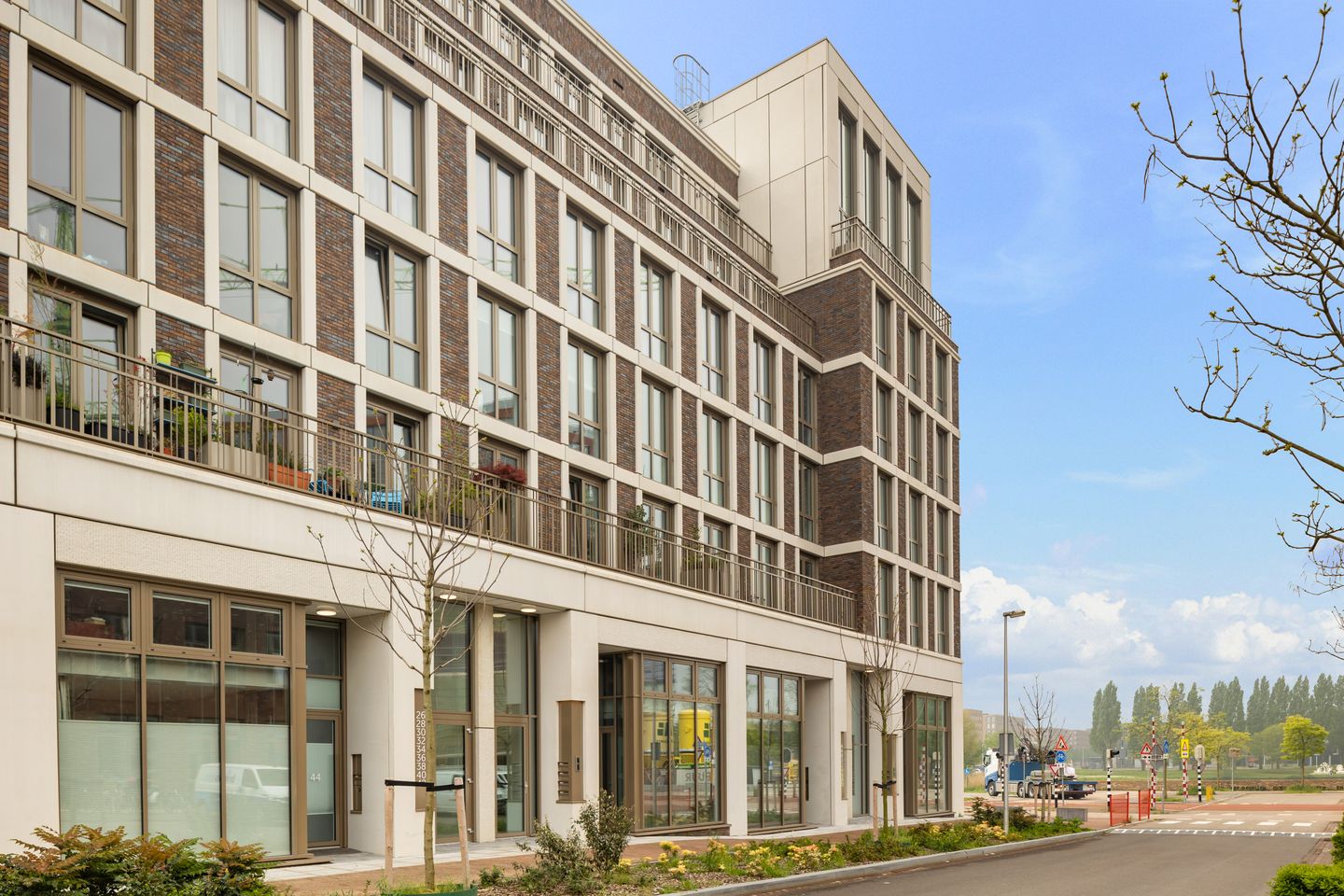 Photo 4 of Madridstraat 24