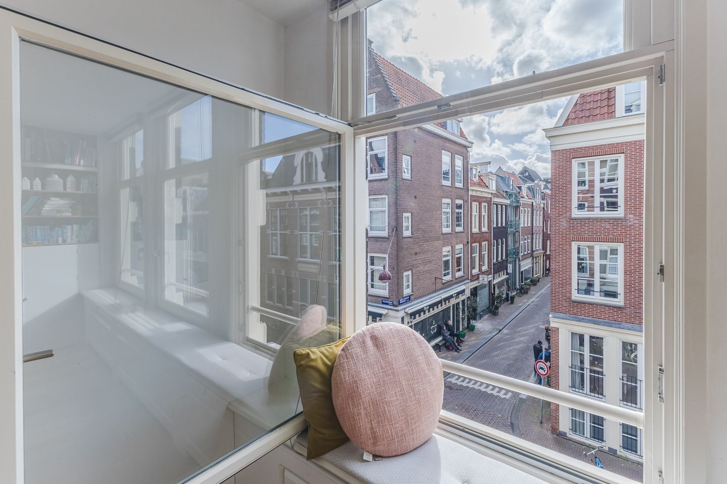 Photo 5 of Willemsstraat 22-2