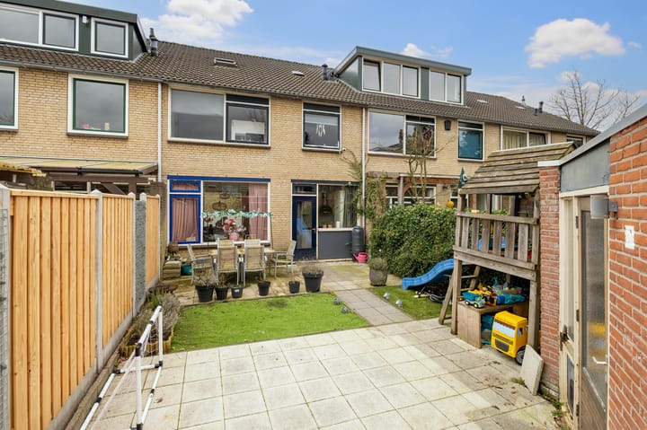 Foto 26 van van Essenstraat 5