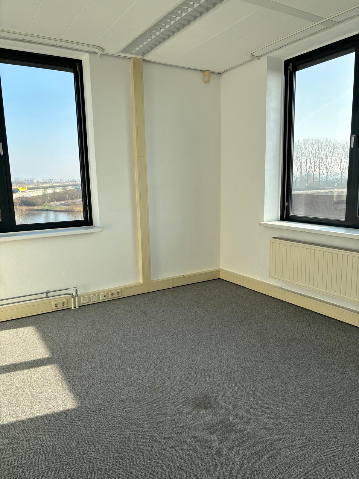 View photo 5 of Laan van Westroijen 2