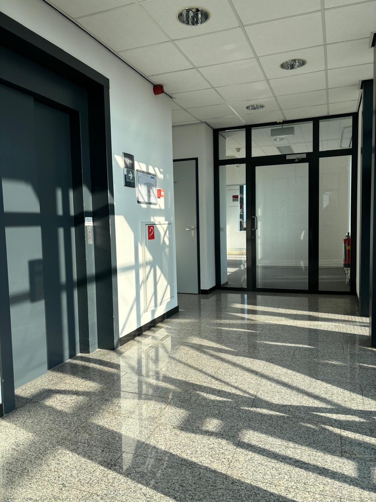 View photo 3 of Laan van Westroijen 2