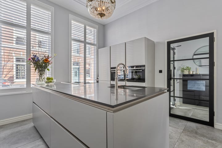 Photo 11 of Toussaintstraat 1