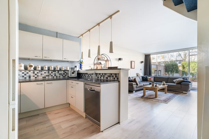 Foto 15 van Zjoekowlaan 41