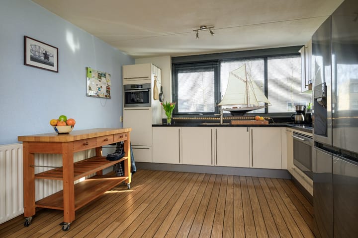 Photo 13 of Meindert Hobbemastraat 31