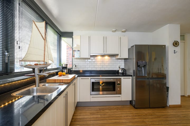 Photo 15 of Meindert Hobbemastraat 31