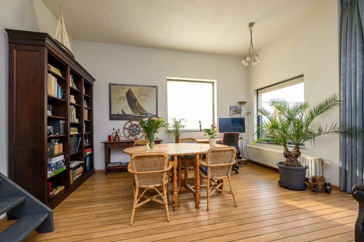 Photo 19 of Meindert Hobbemastraat 31