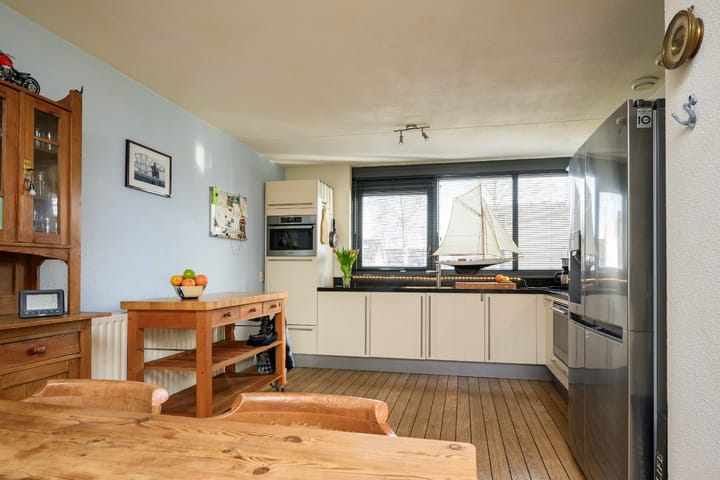 Photo 22 of Meindert Hobbemastraat 31