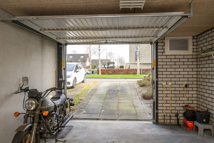 Photo 29 of Meindert Hobbemastraat 31