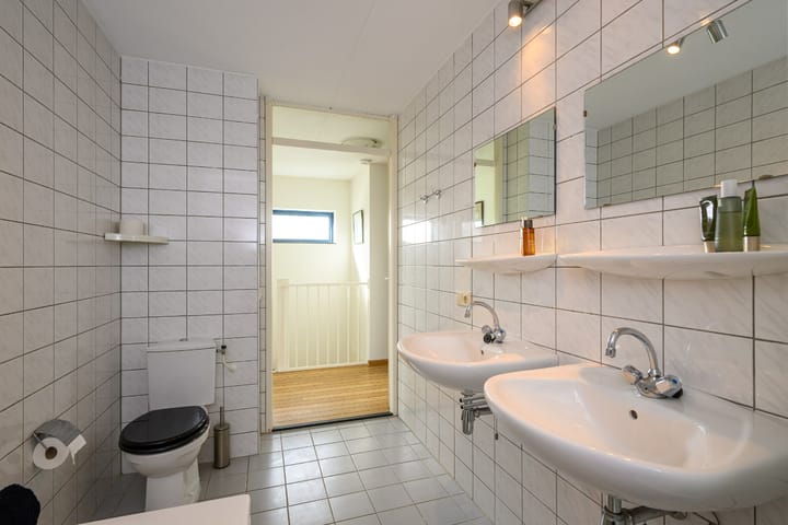 Photo 38 of Meindert Hobbemastraat 31