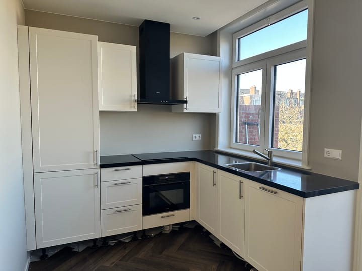 Foto 3 van Van der Brugghenstraat 8