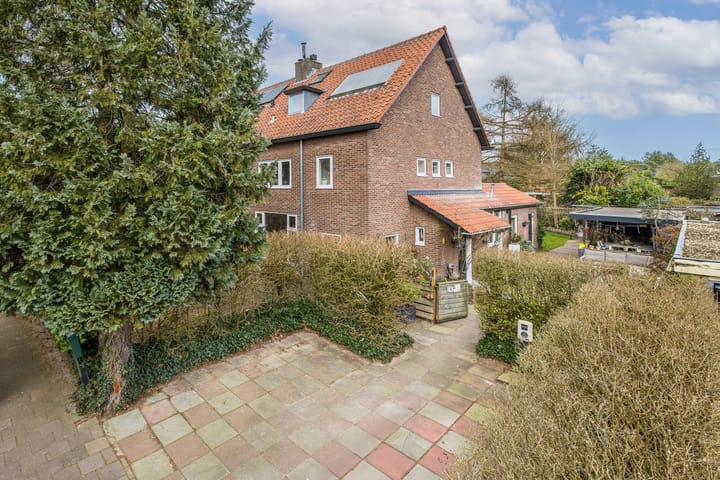 Foto 2 van Dr. Julius Röntgenlaan 5