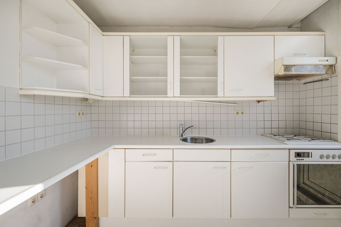 Photo 25 of Theodora Jacobalaan 26