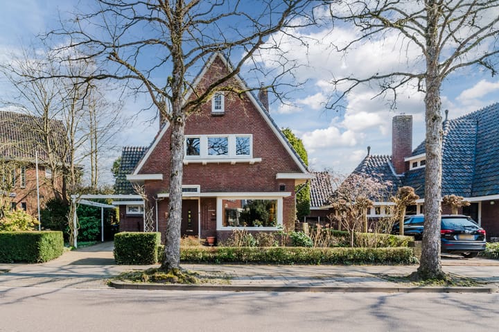 Foto 1 van Burg. Canterslaan 17