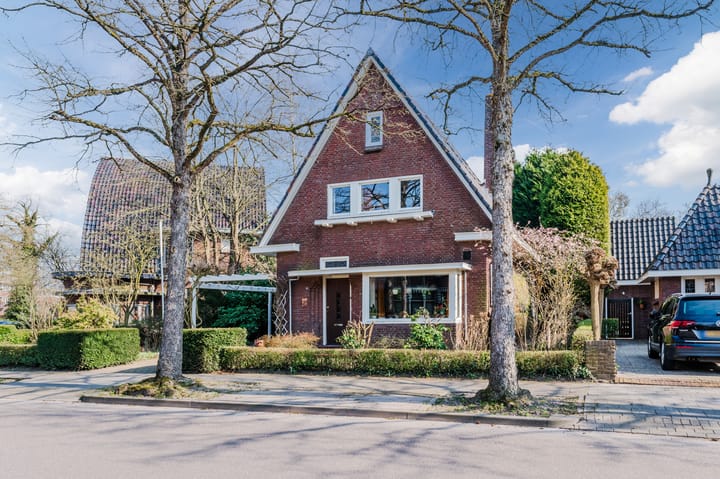 Foto 24 van Burg. Canterslaan 17