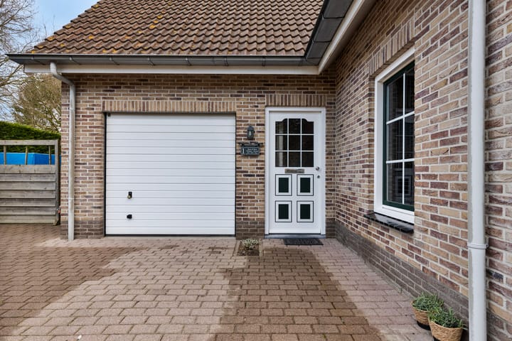 Photo 34 of Klaproos 1