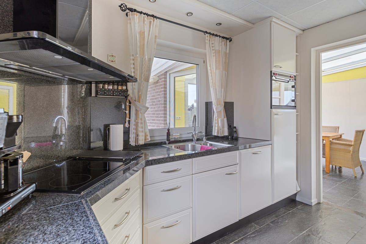 Photo 20 of Beatrixstraat 30