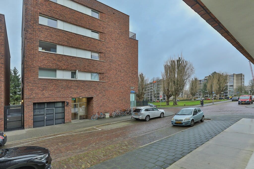 Photo 2 of H.A. Kooykerplein, parkeerplaats
