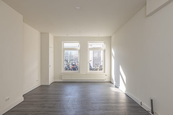 Photo 8 of Middenstraat 2-A