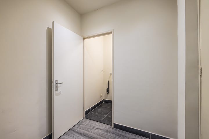 Photo 11 of Middenstraat 2-A