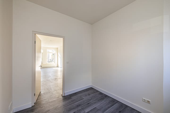 Photo 15 of Middenstraat 2-A