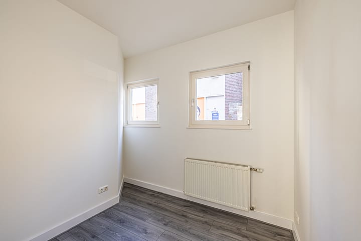 Photo 16 of Middenstraat 2-A