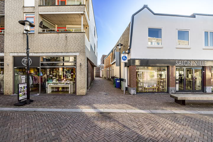 Photo 19 of Middenstraat 2-A