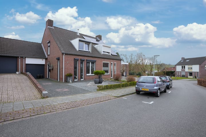 Foto 27 van Deken Hennissenstraat 5