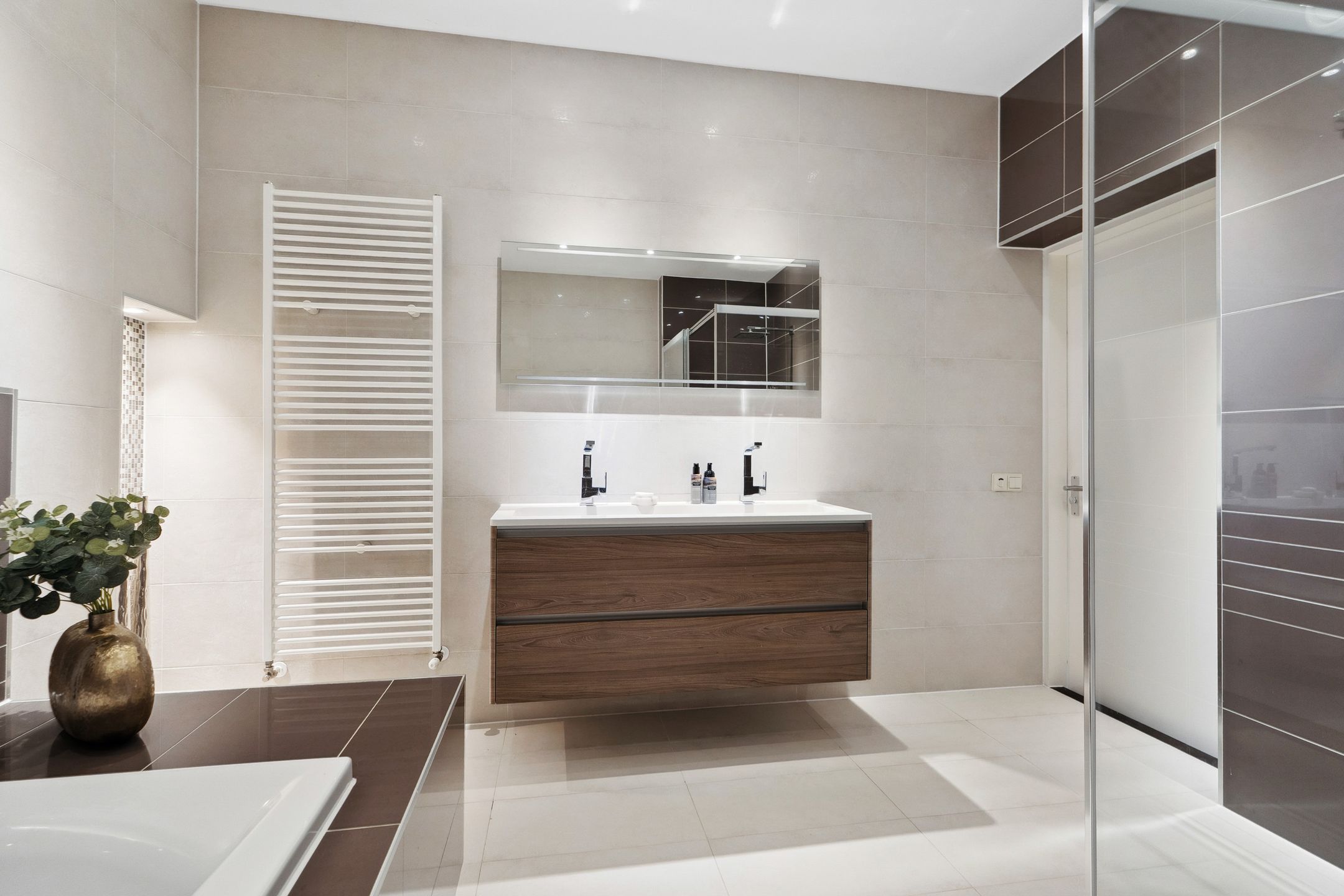 Photo 33 of Oranjegeelstraat 14