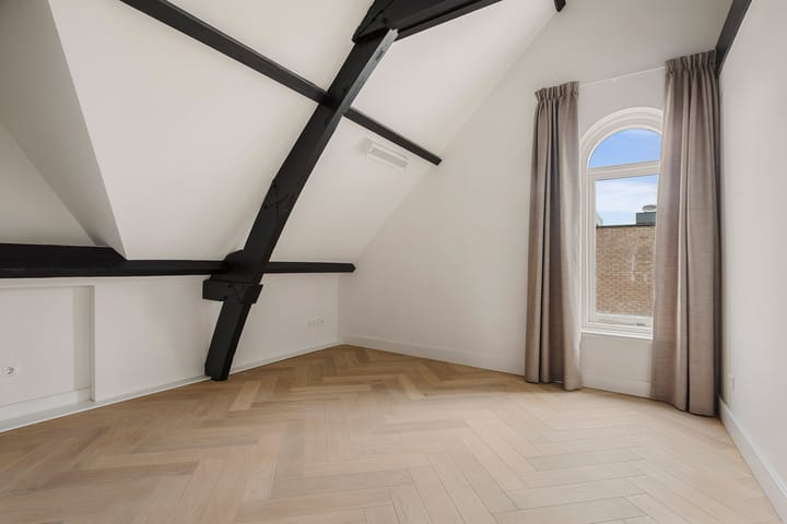 Foto 9 van Czaar Peterstraat 23-D