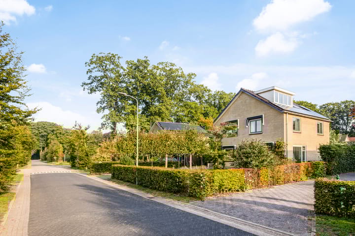 Photo 48 of Bussloselaan 11-A