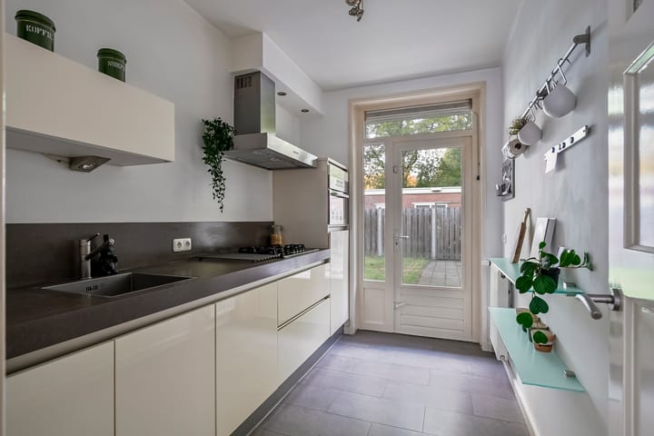 Foto 12 van Petrus Dondersstraat 187