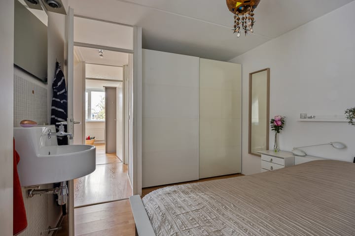 Photo 24 of Schoutstraat 10