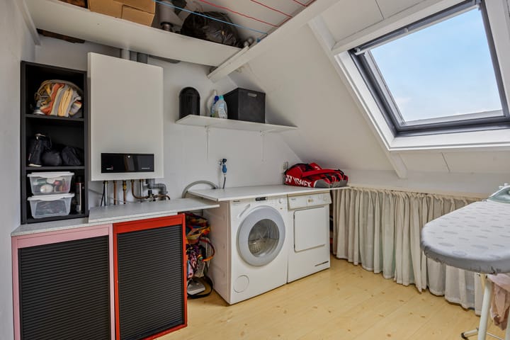 Photo 32 of Schoutstraat 10