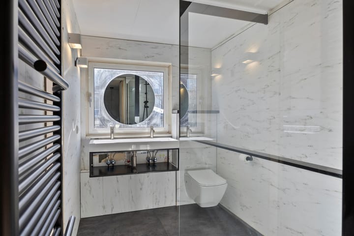 Foto 18 van Van Leeuwenhoekstraat 10