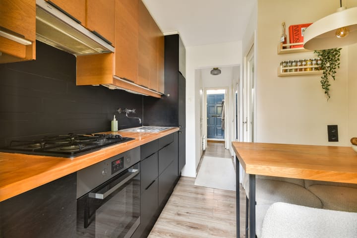 Photo 17 of Van Hallstraat 43-H