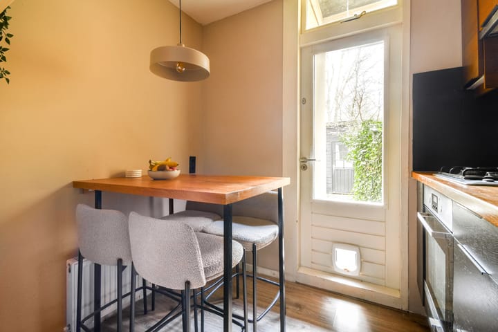 Photo 18 of Van Hallstraat 43-H