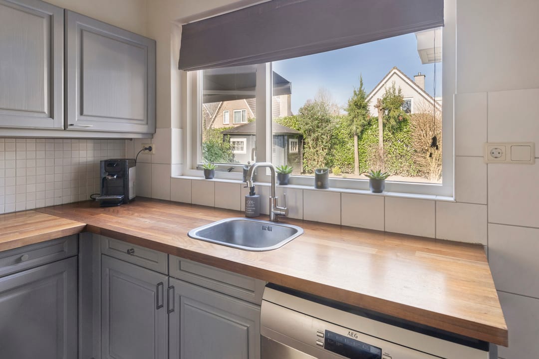 Photo 11 of Marga Klompélaan 7