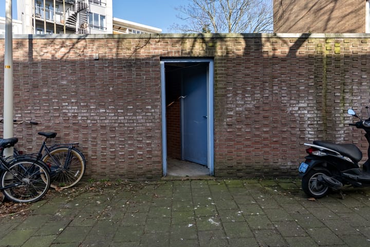 Photo 20 of Huijgensstraat 13-D