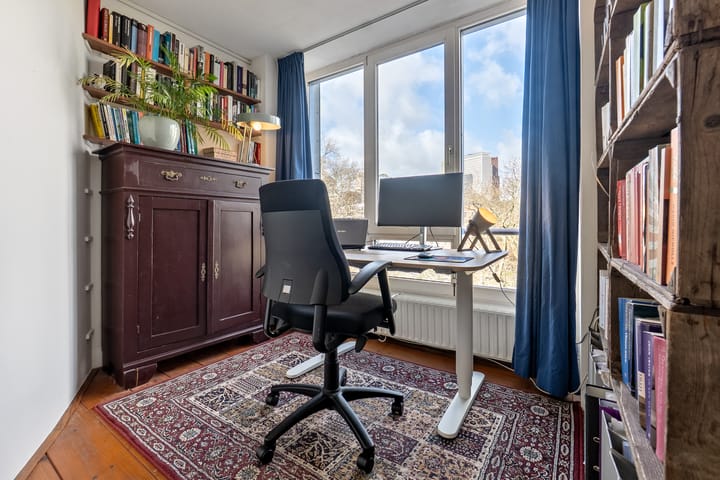 Photo 10 of Huijgensstraat 13-D