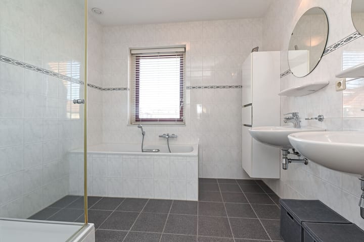 Foto 42 van Renovalaan 1