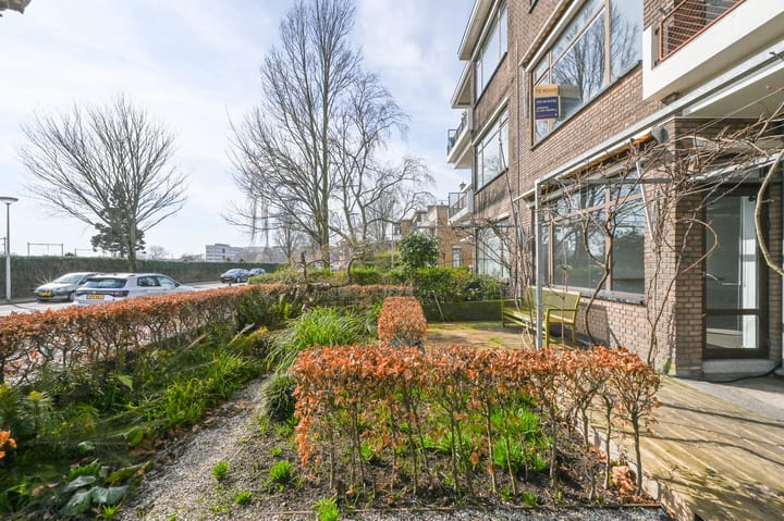 Photo 36 of IJsclubweg 32