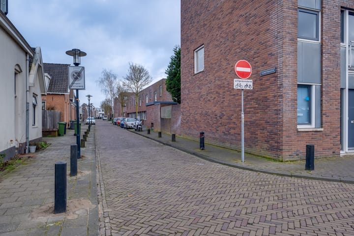 Foto 8 van Tuinstraatje 4