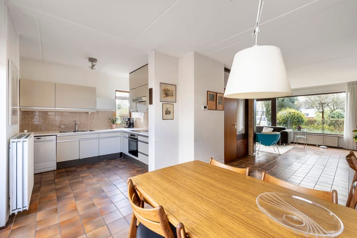 Foto 15 van van Almondeweg 50