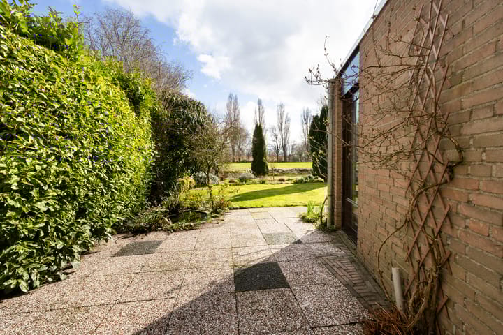 Foto 33 van van Almondeweg 50