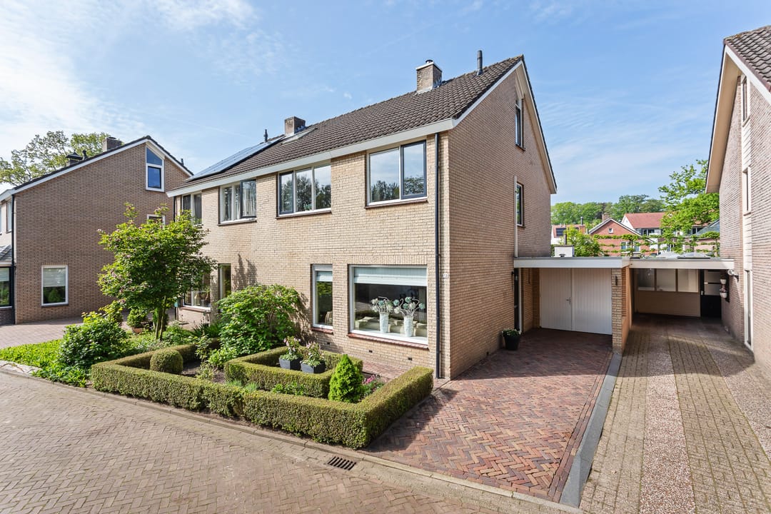 Foto 1 van ten Oeverstee 13