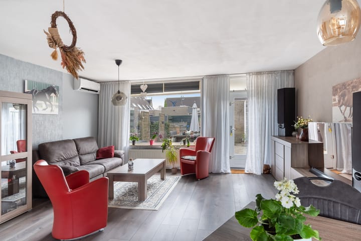 Foto 2 van Ridderspoor 8