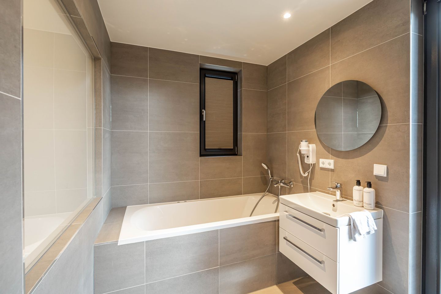 Foto 35 van Schipborgerweg 19-24